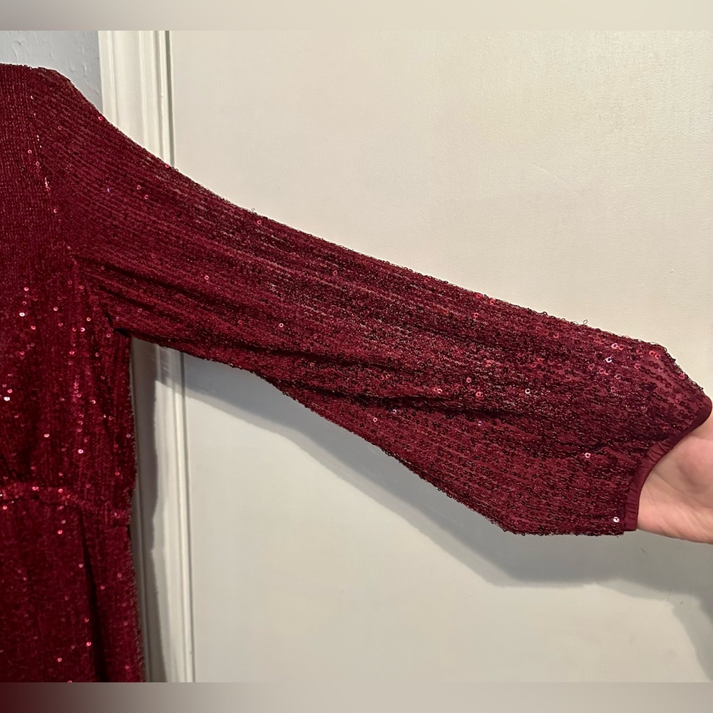 Elegant Red Sequin Dress - Picture 2 of 4